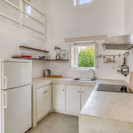 A Summer House A Few Steps From The Feriehus *