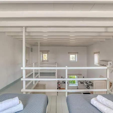 A Summer House A Few Steps From The Santa Maria (Paros)