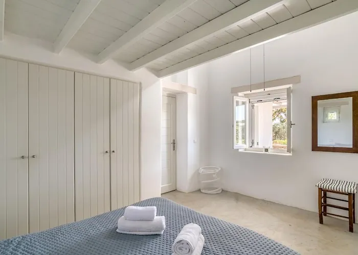 A Summer House A Few Steps From The * Santa Maria (Paros)